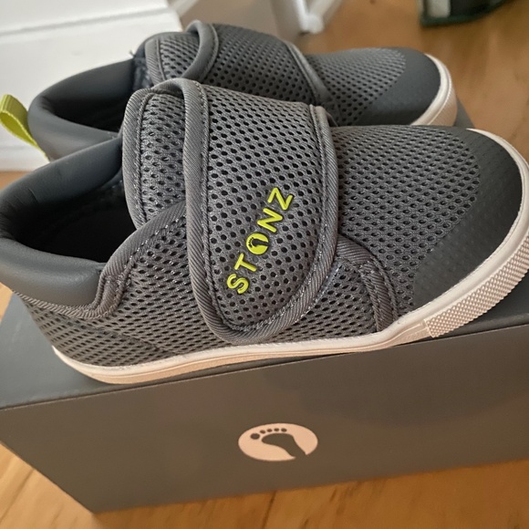 Stonz toddler cruisers, size 8/24 brand new! Hard-to-find colour Steel and green - Picture 3 of 3